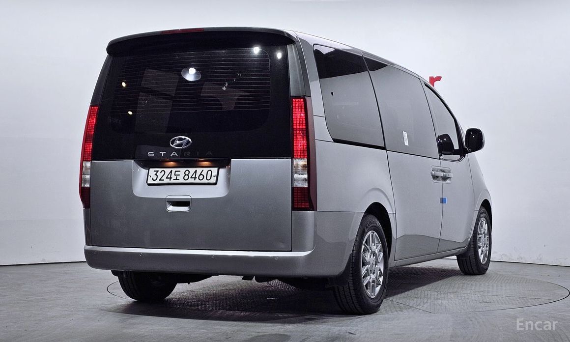  Hyundai Staria