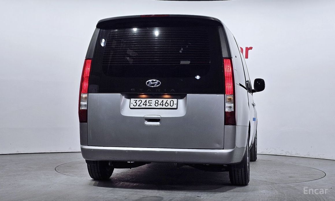  Hyundai Staria