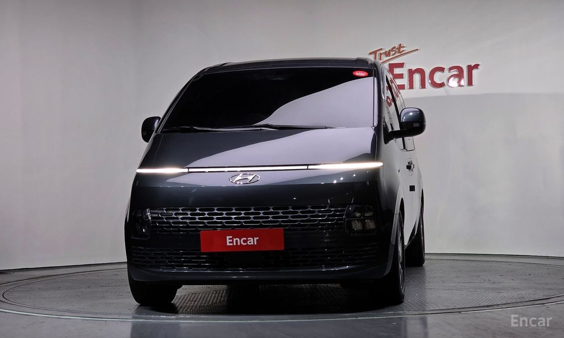 Hyundai Staria