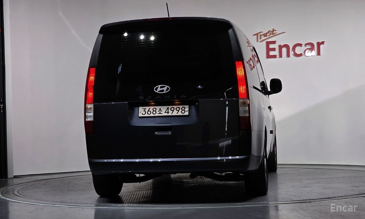  Hyundai Staria