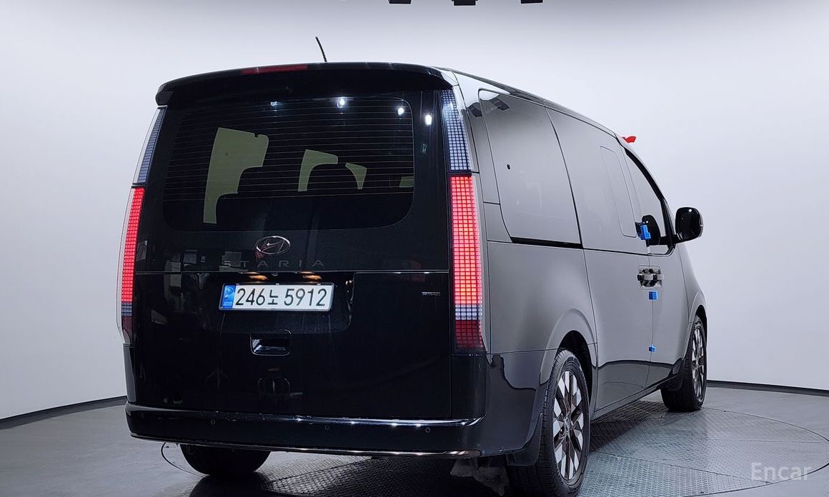  Hyundai Staria