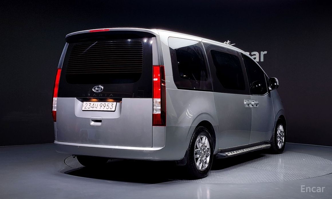  Hyundai Staria