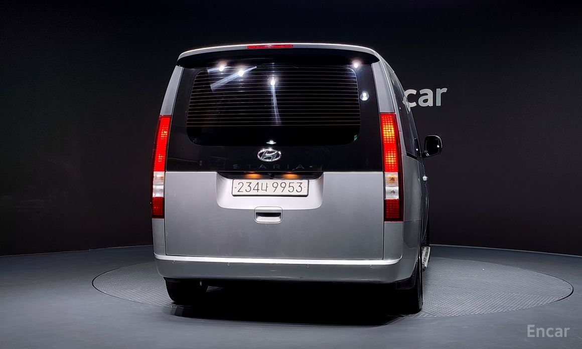 Hyundai Staria