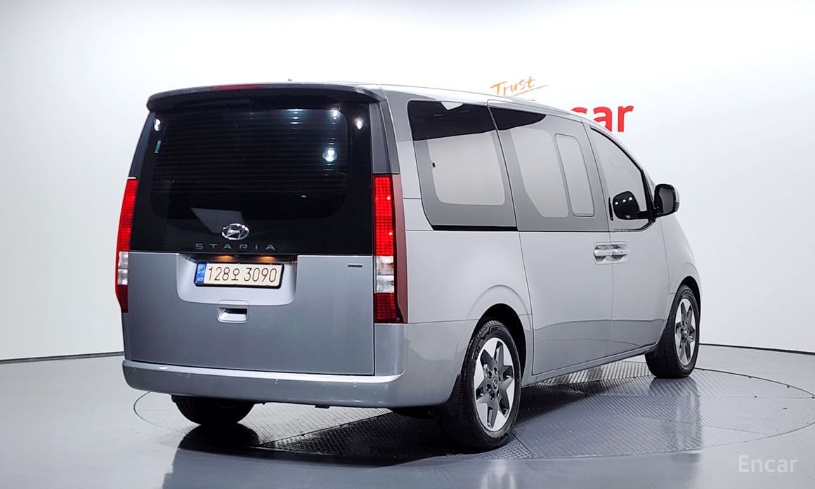  Hyundai Staria