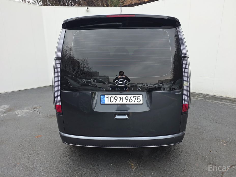  Hyundai Staria