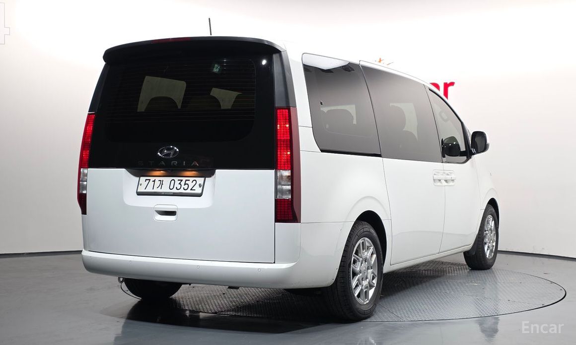  Hyundai Staria