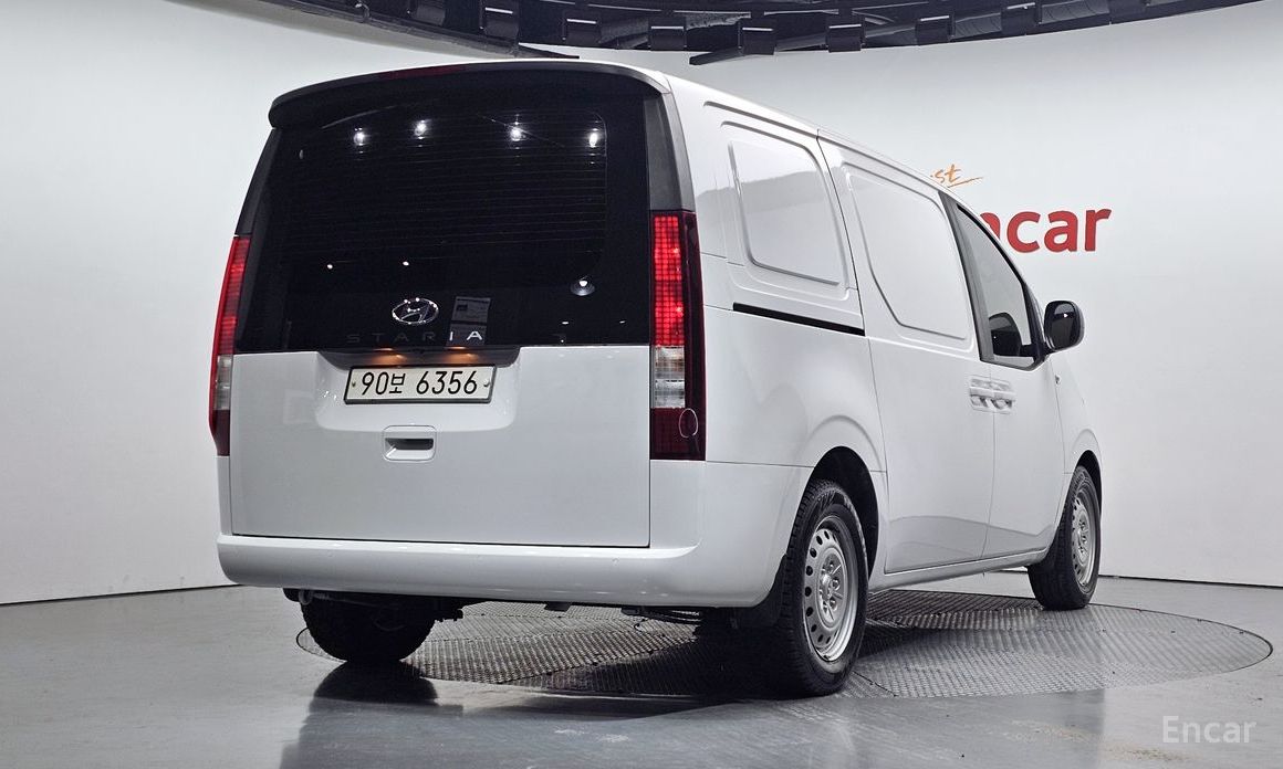  Hyundai Staria