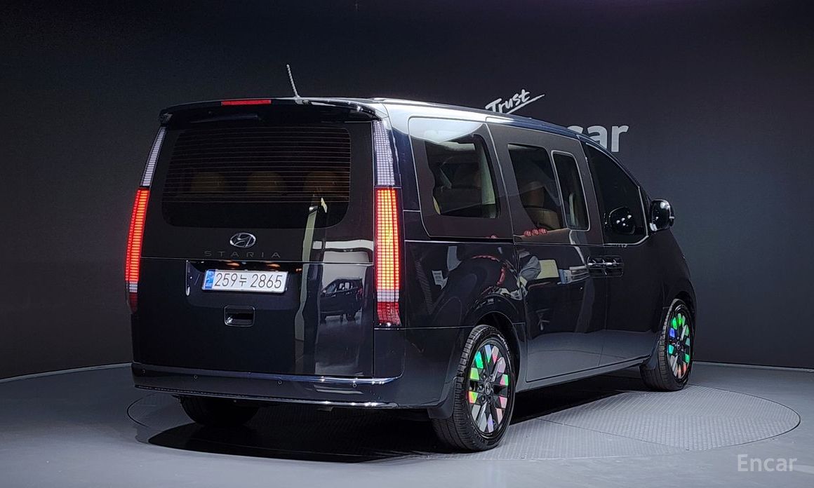  Hyundai Staria