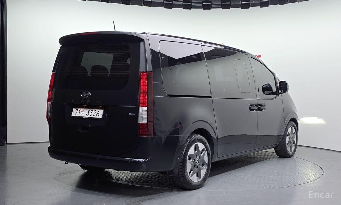  Hyundai Staria