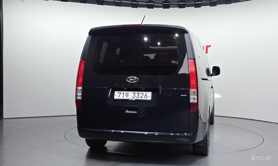  Hyundai Staria