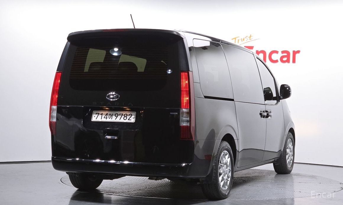  Hyundai Staria