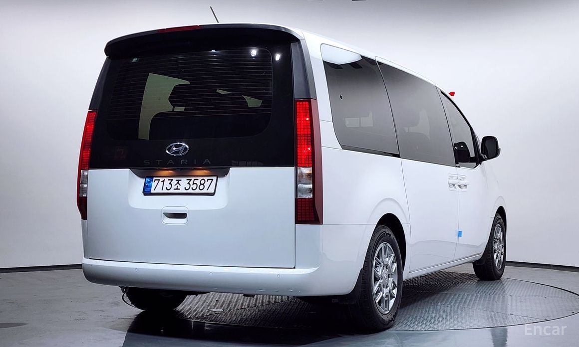  Hyundai Staria