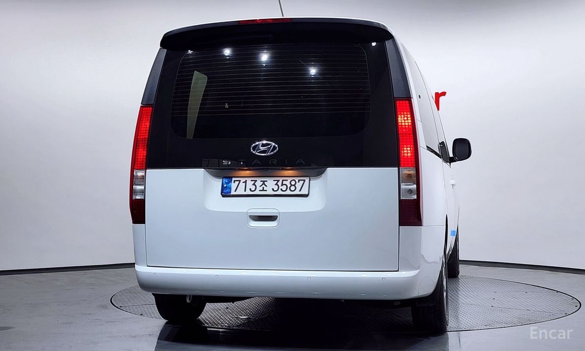 Hyundai Staria