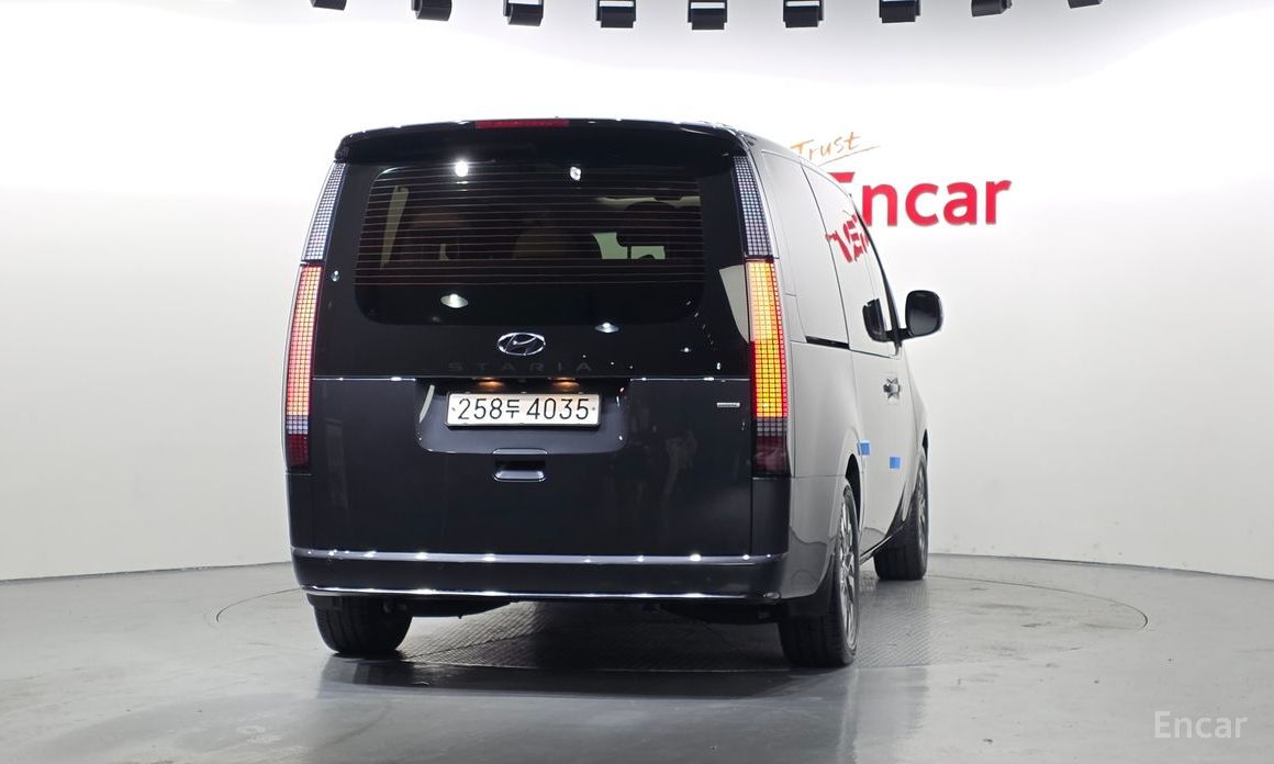  Hyundai Staria