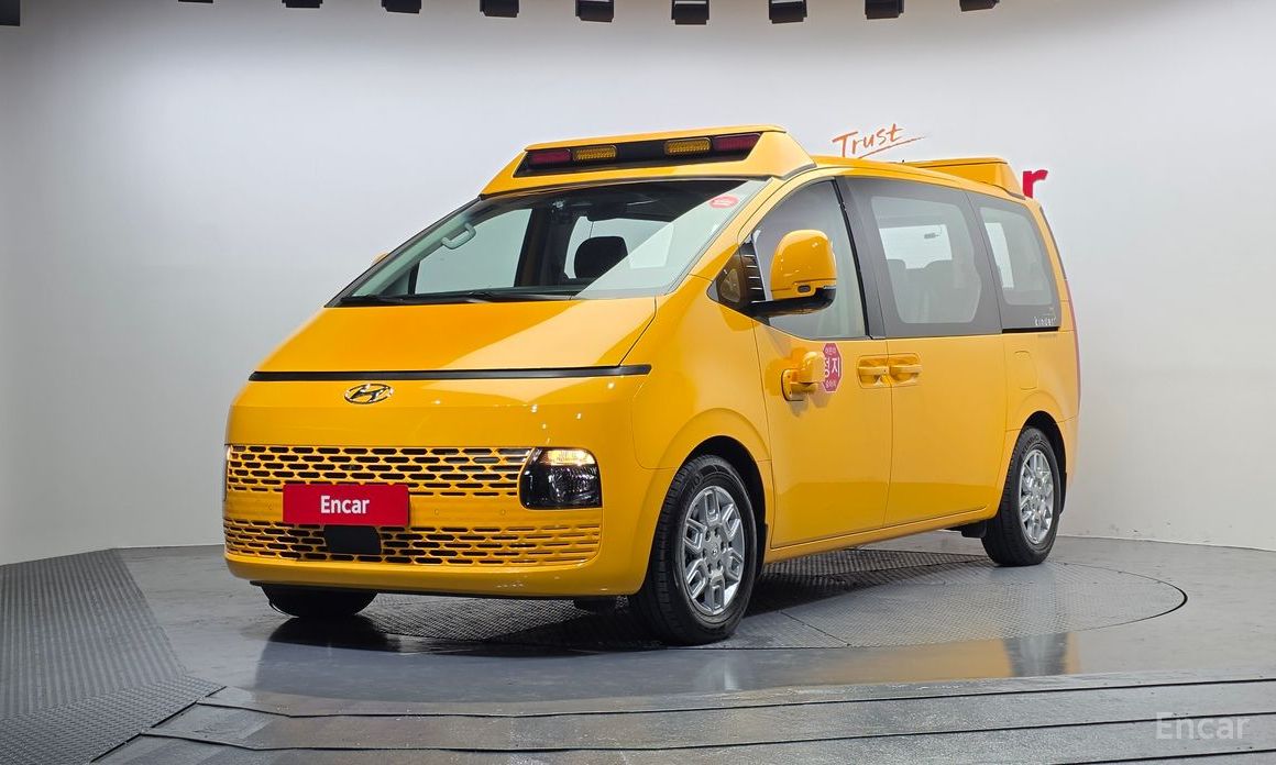  Hyundai Staria