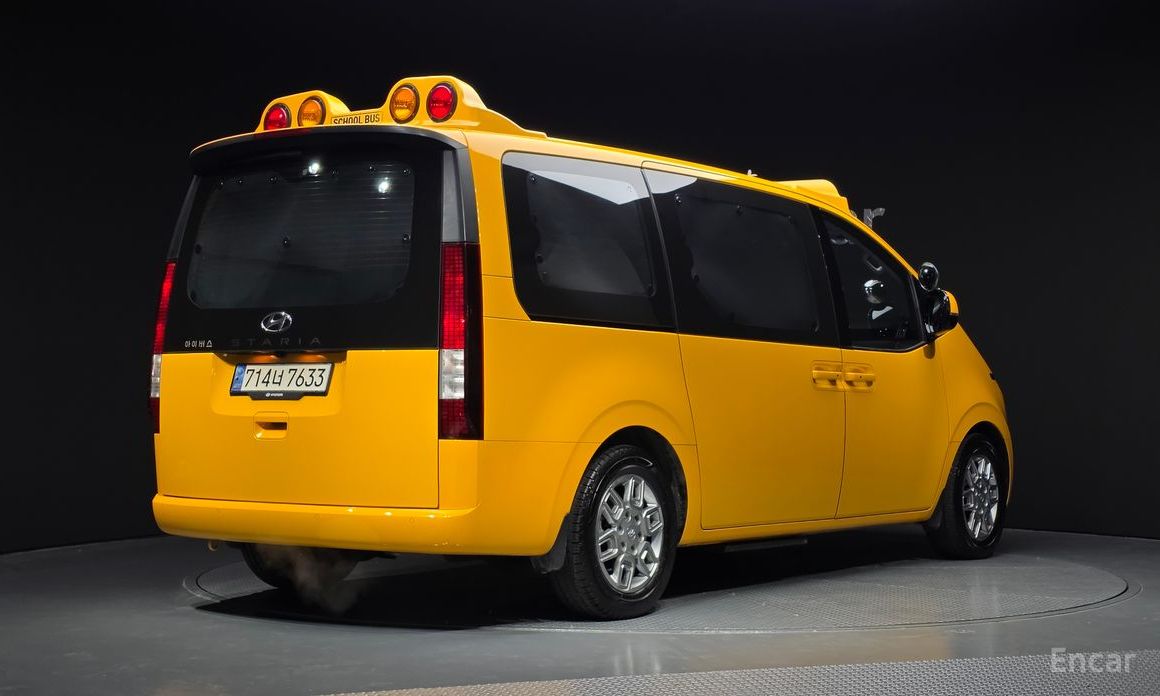  Hyundai Staria