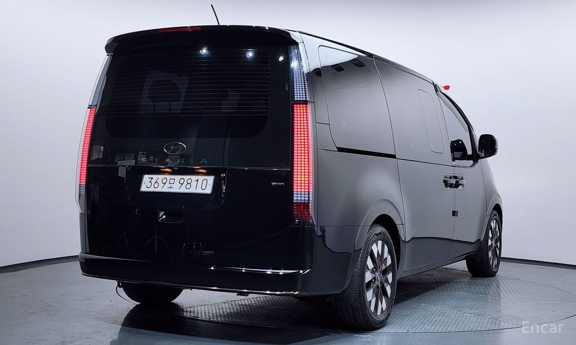  Hyundai Staria