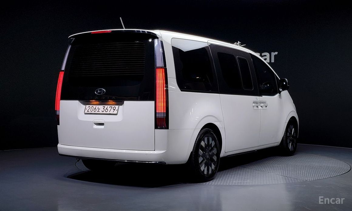  Hyundai Staria