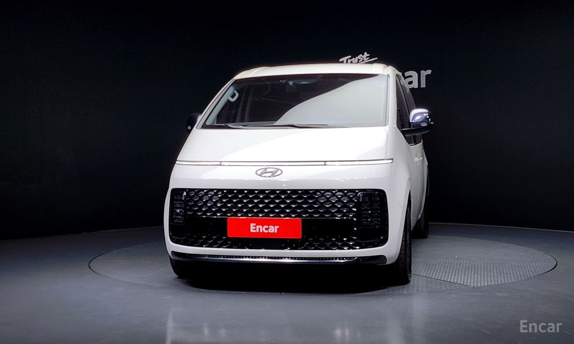  Hyundai Staria