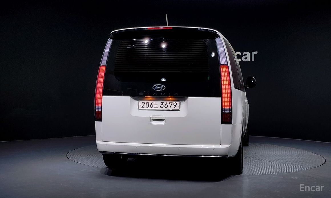  Hyundai Staria