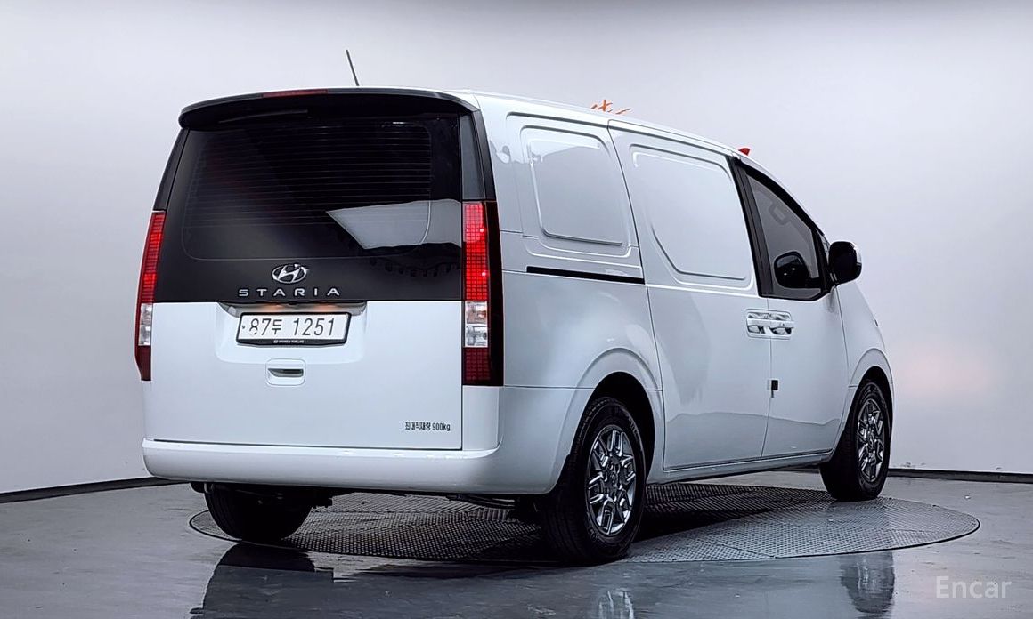  Hyundai Staria