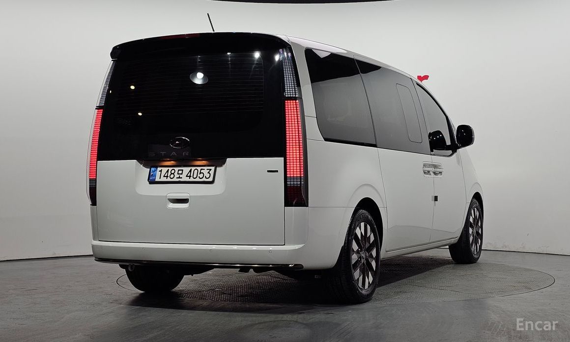  Hyundai Staria