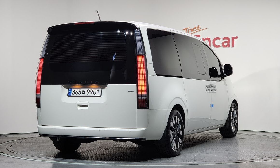  Hyundai Staria