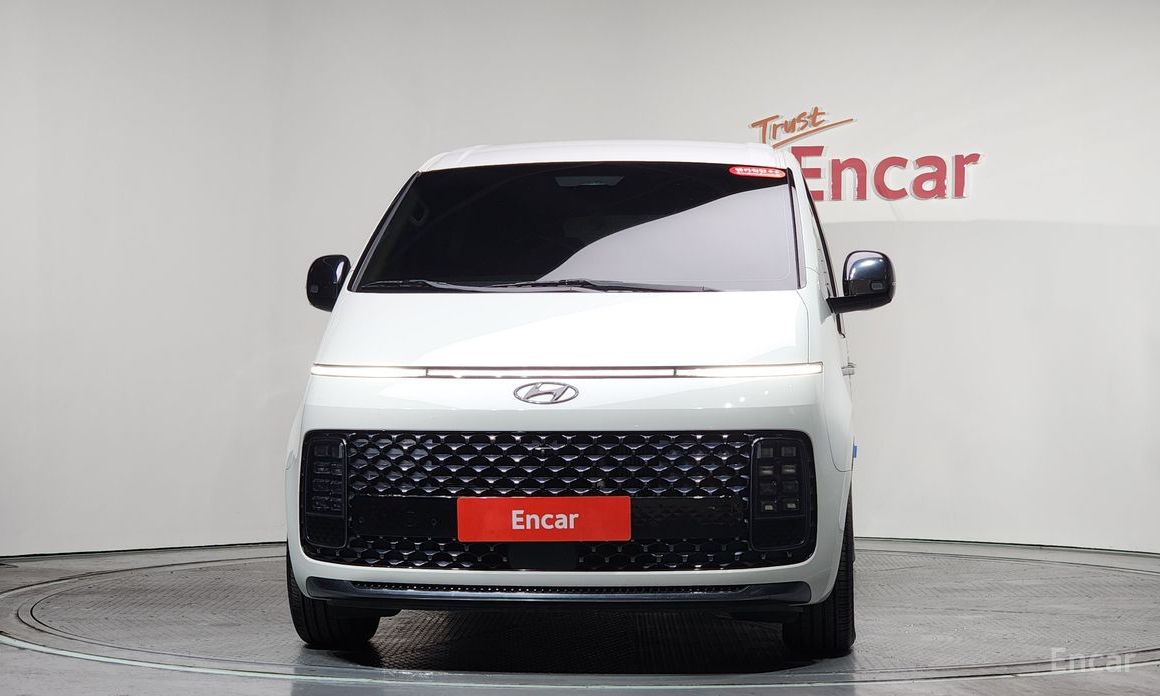  Hyundai Staria
