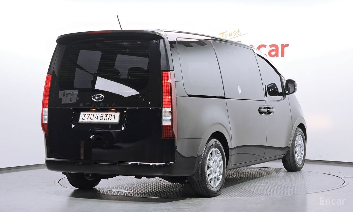  Hyundai Staria