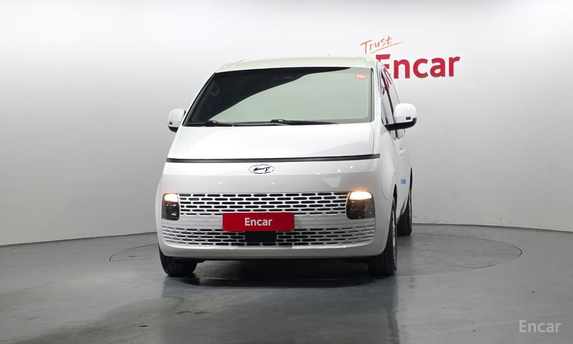  Hyundai Staria