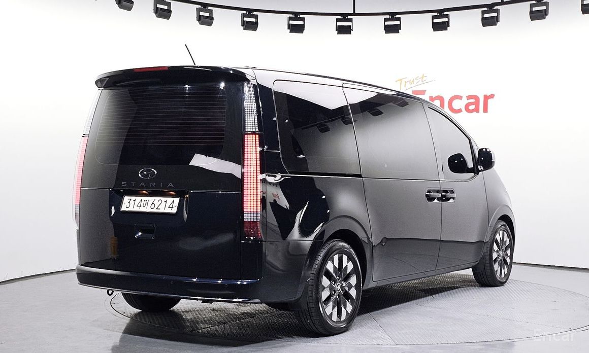 Hyundai Staria