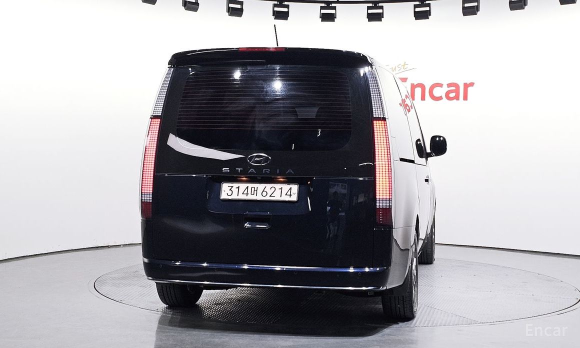  Hyundai Staria