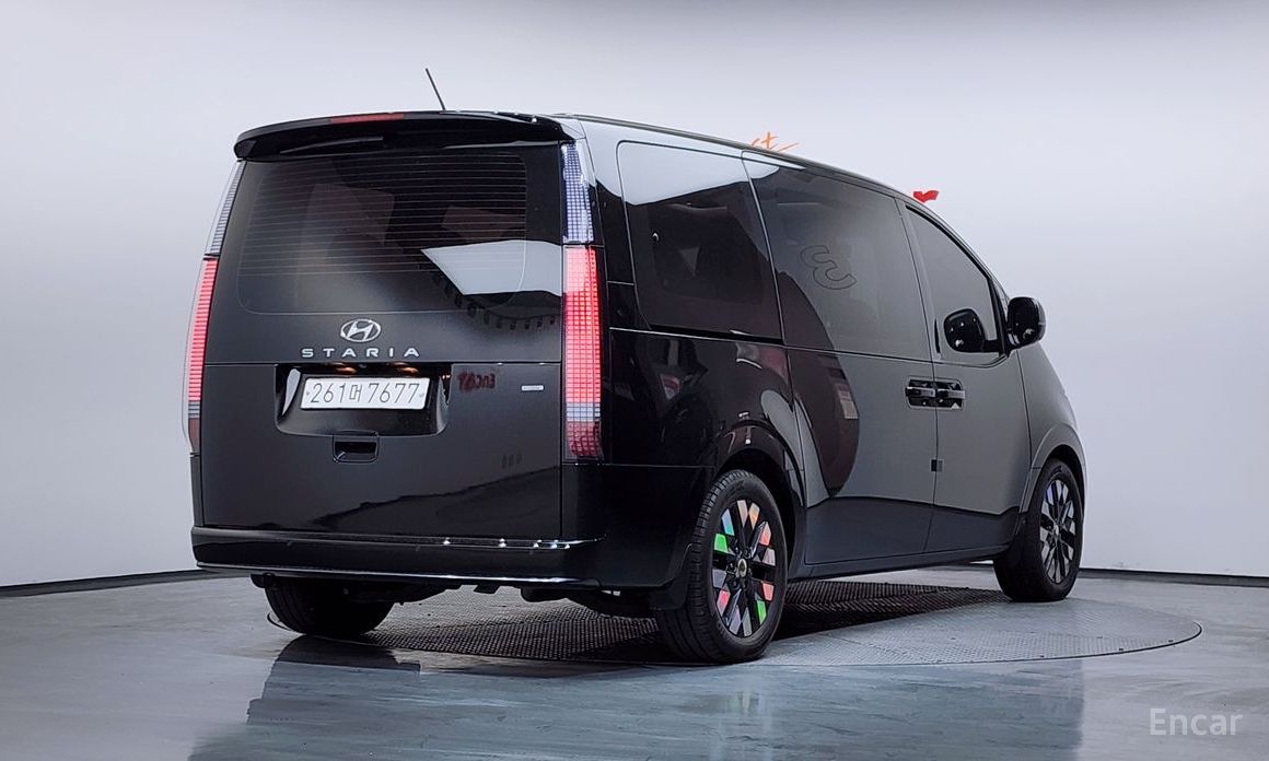  Hyundai Staria