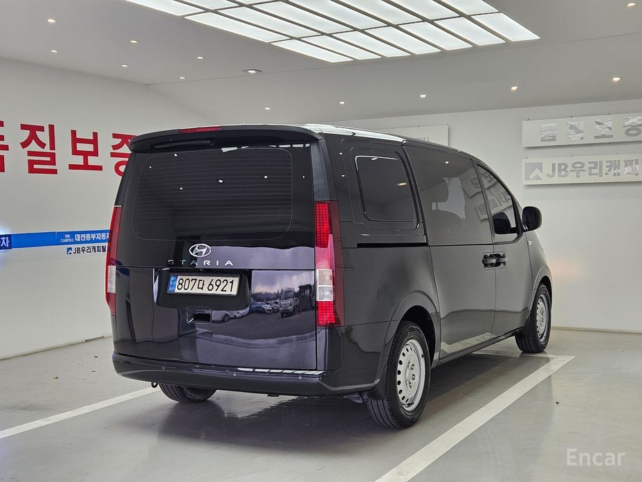  Hyundai Staria