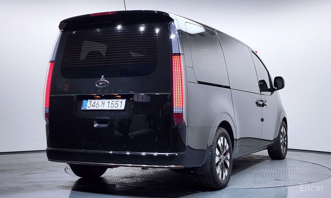  Hyundai Staria