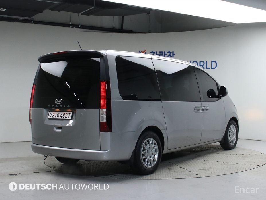  Hyundai Staria