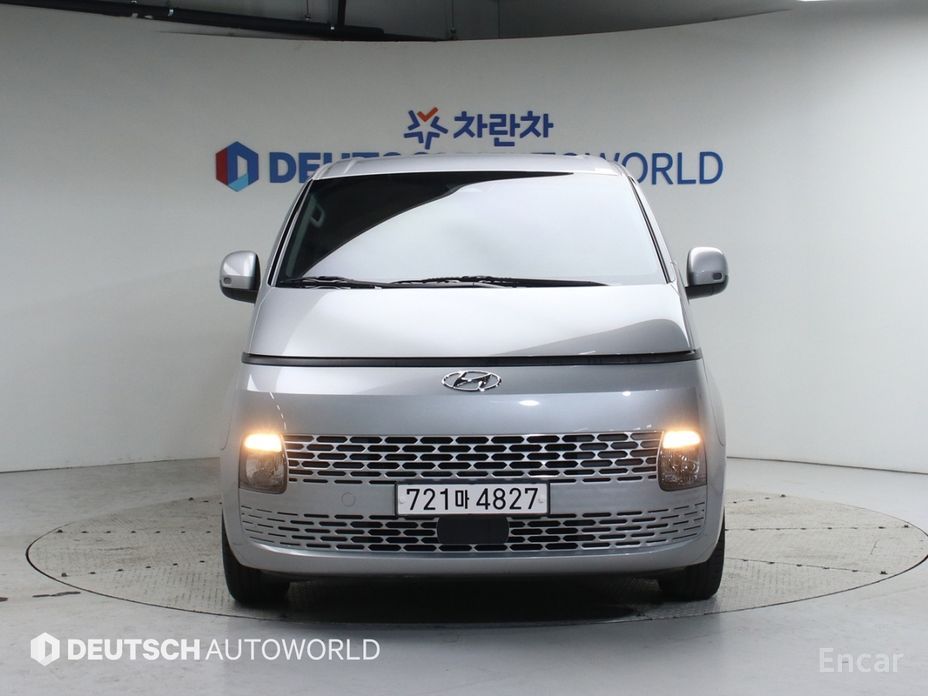  Hyundai Staria
