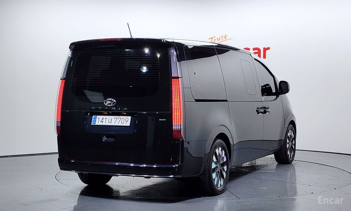  Hyundai Staria