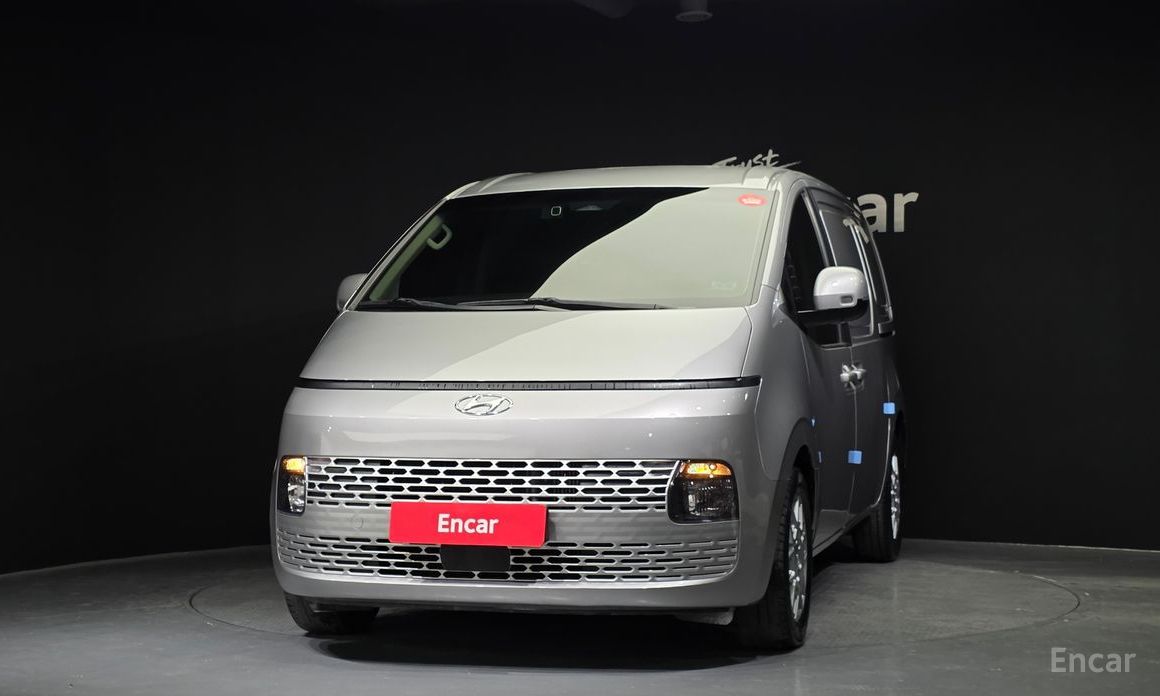  Hyundai Staria