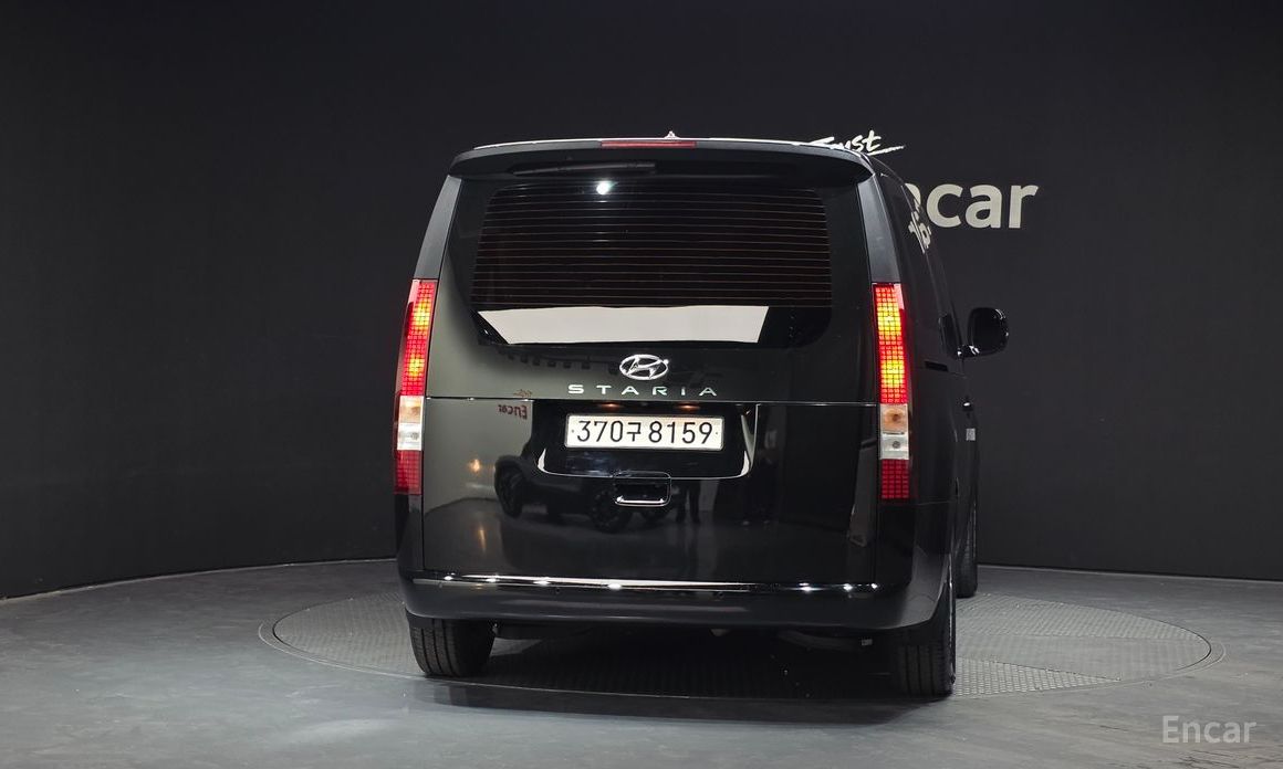  Hyundai Staria