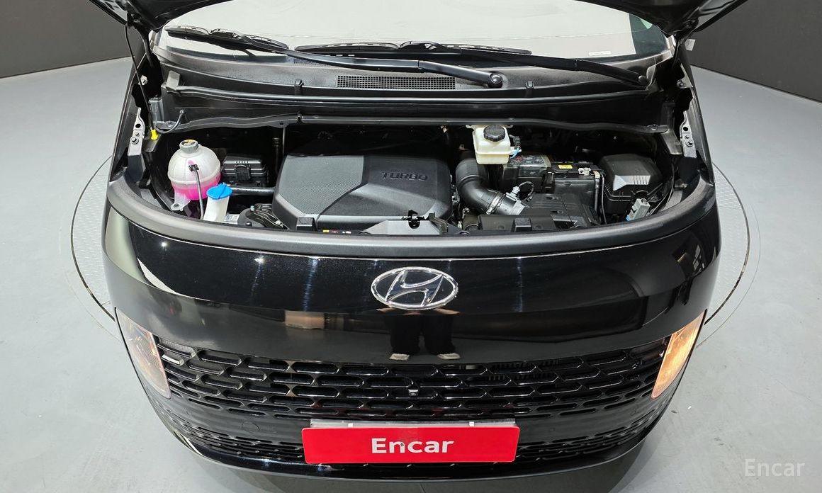  Hyundai Staria