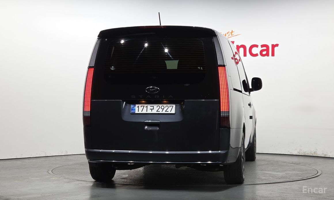  Hyundai Staria