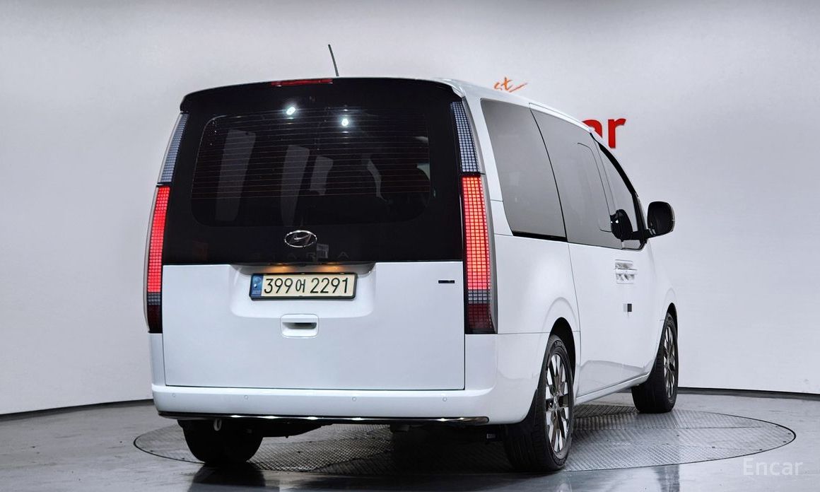  Hyundai Staria