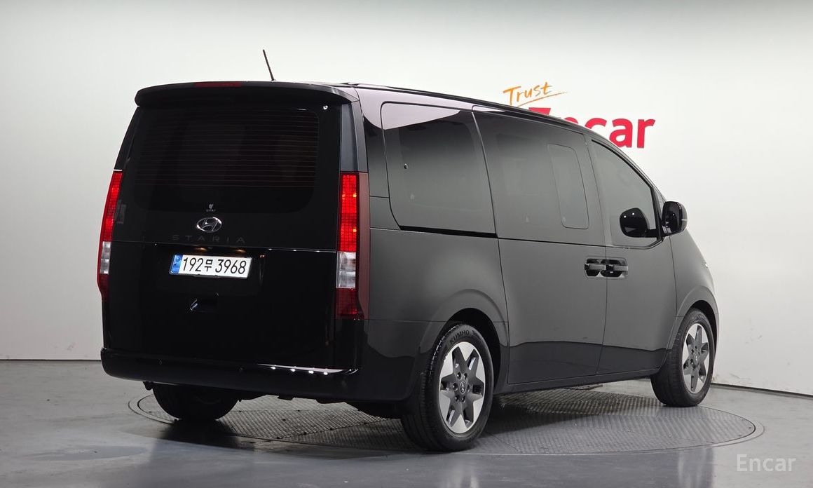  Hyundai Staria