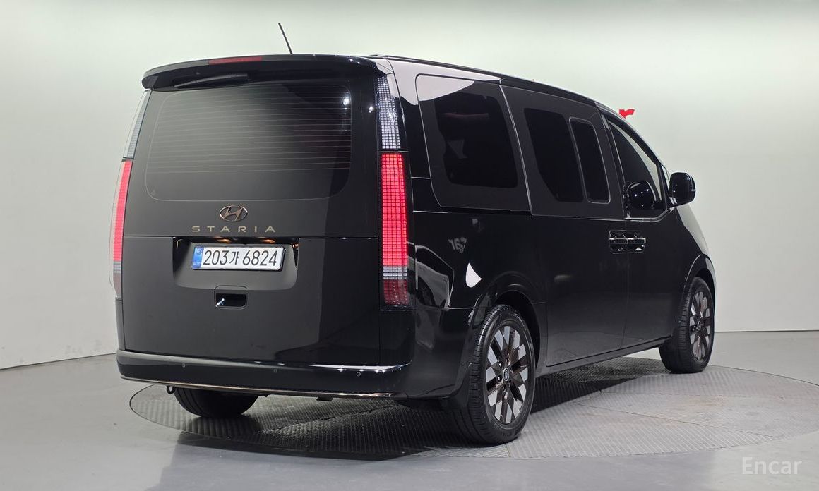  Hyundai Staria
