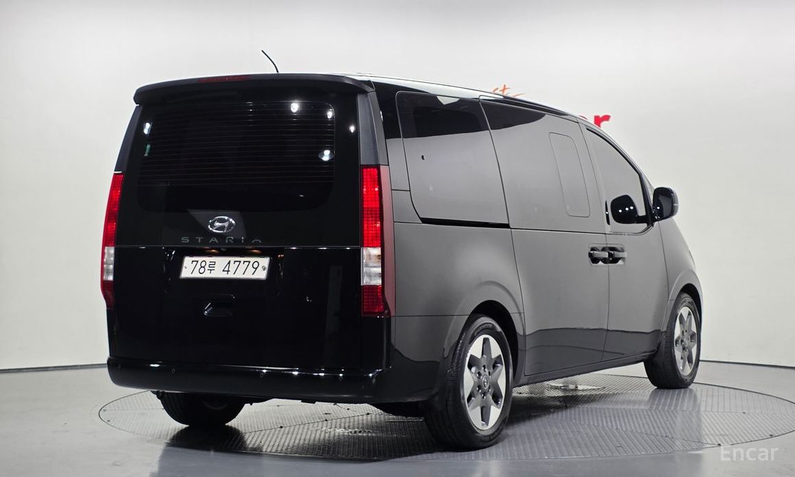  Hyundai Staria