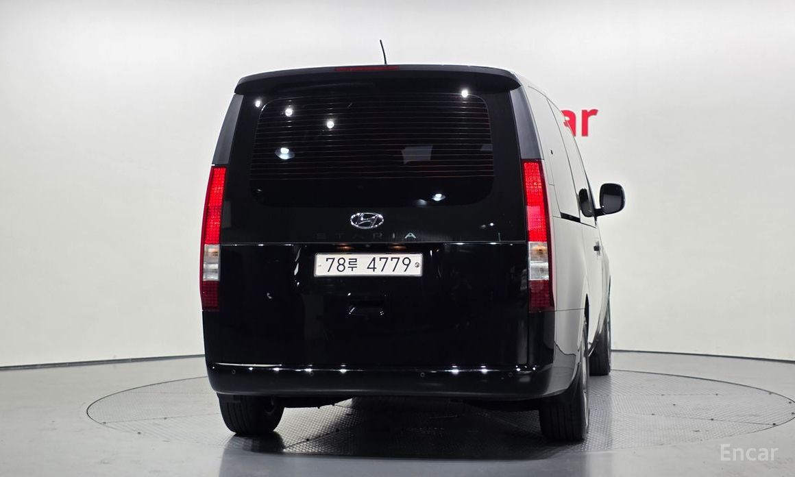  Hyundai Staria