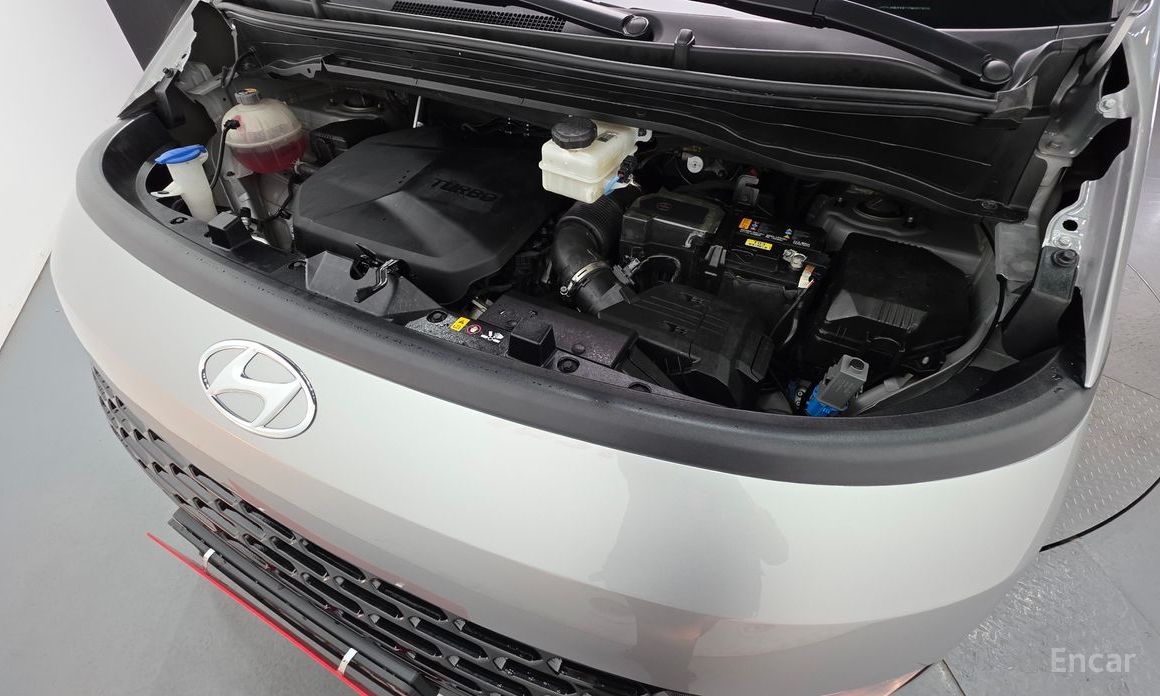  Hyundai Staria