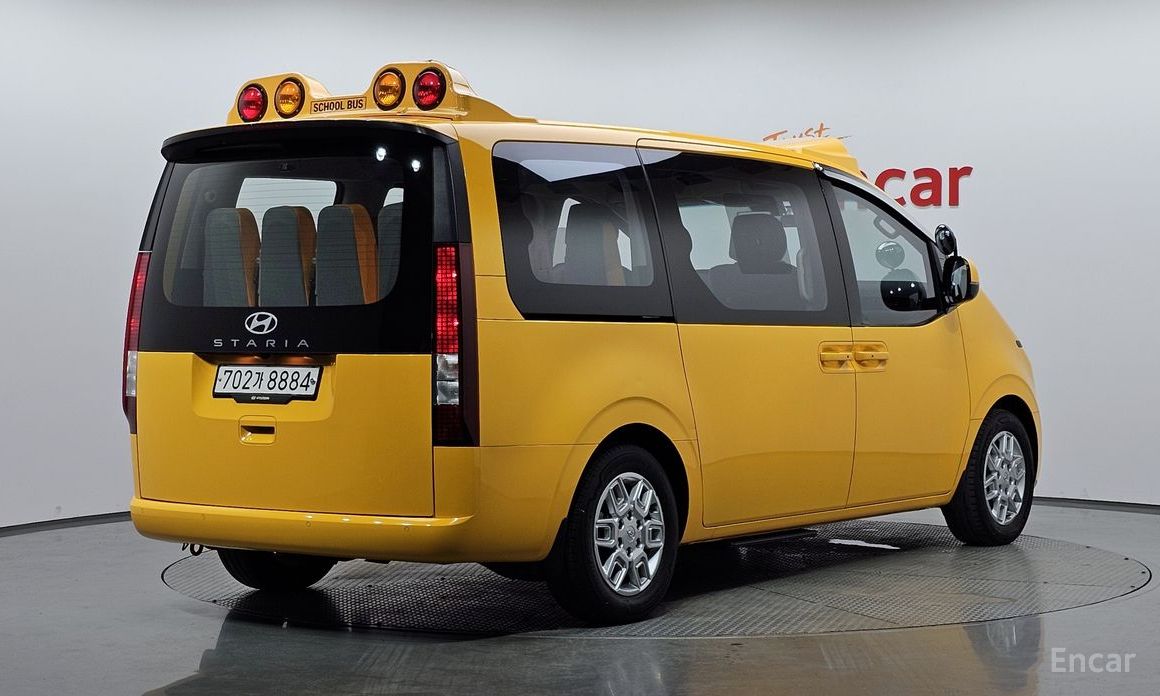  Hyundai Staria