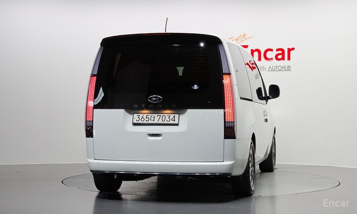  Hyundai Staria